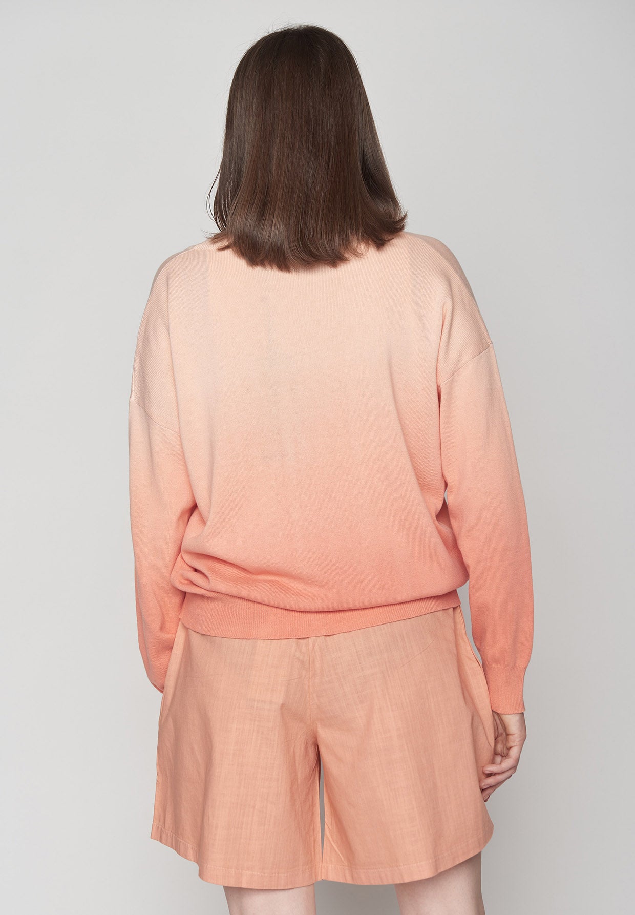 Peach Gradient: Gemütliche Strickjacke aus Bio-Baumwolle für Damen [8573]