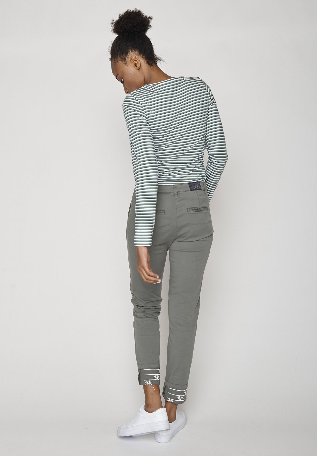 Grün:  Gemütliche Chino aus Bio-Baumwoll Mix für Damen [8627]