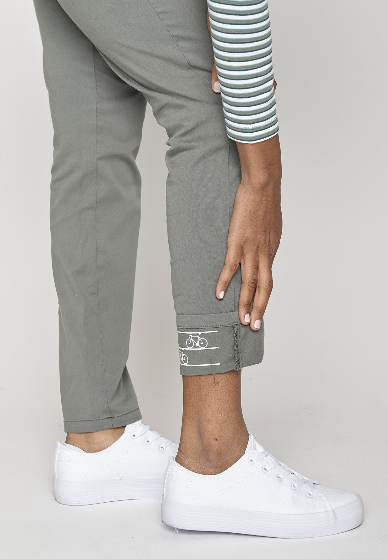 Grün:  Gemütliche Chino aus Bio-Baumwoll Mix für Damen [8630]