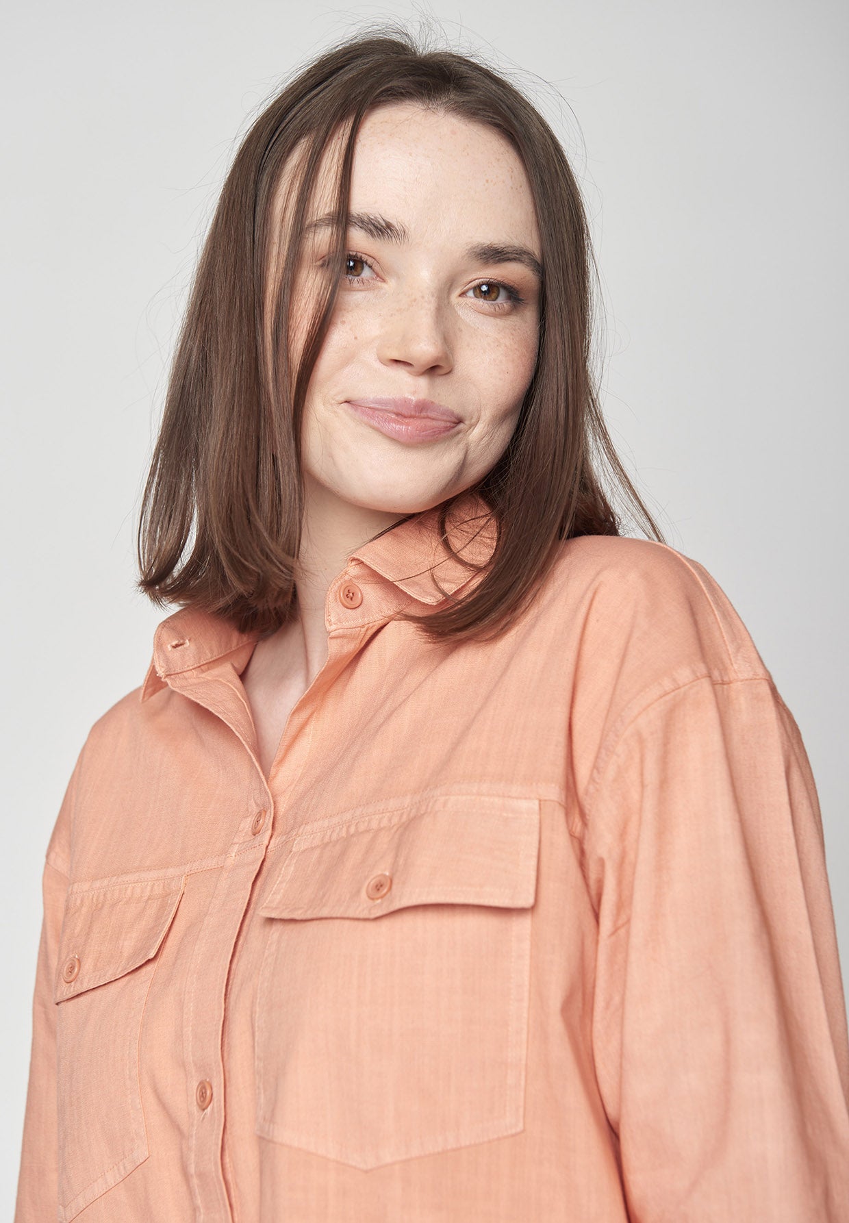 Peach: Lässige Hemdjacke aus Bio-Baumwolle für Damen [8700]