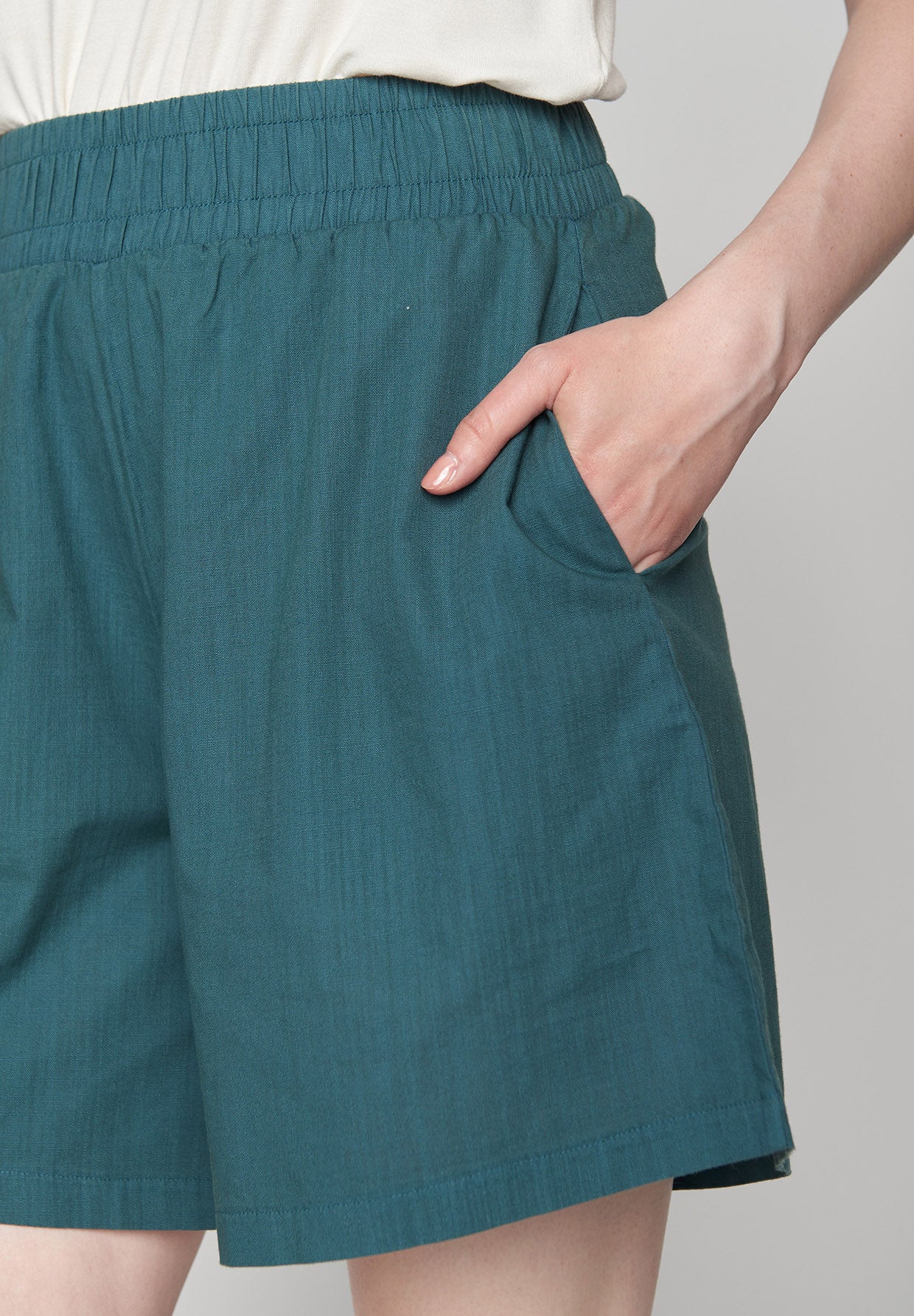 Green Petrol: Lässige Shorts aus LENZING™ TENCEL™ für Damen [8704]
