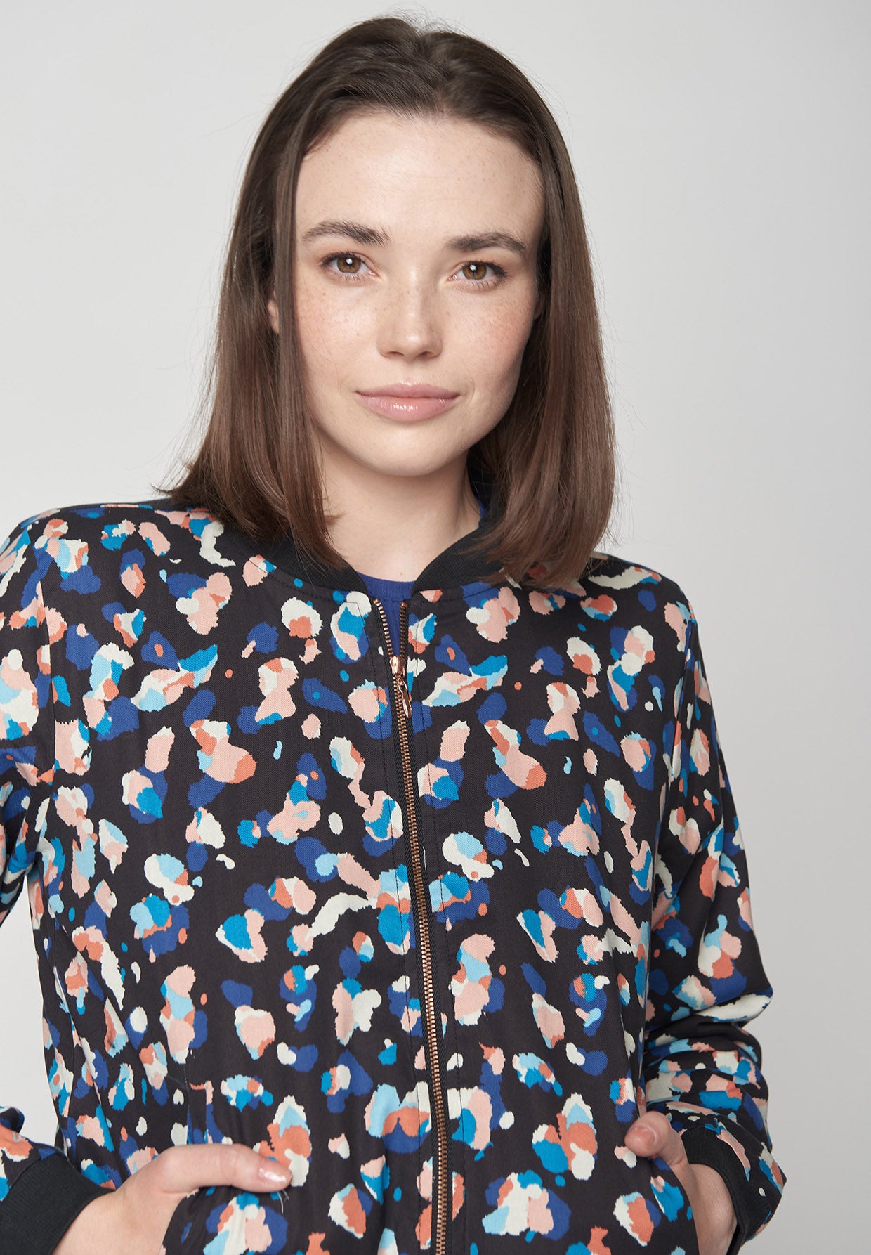 Color Blob: Moderne Bluse aus Viskose (LENZING™ ECOVERO™) für Damen [8722]