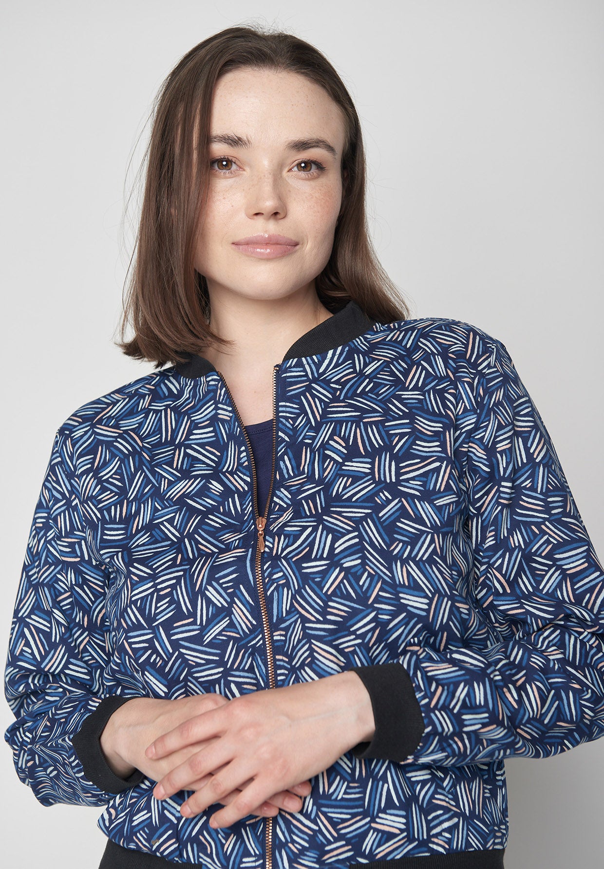 Rope Stroke: Moderne Bluse aus Viskose (LENZING™ ECOVERO™) für Damen [8726]