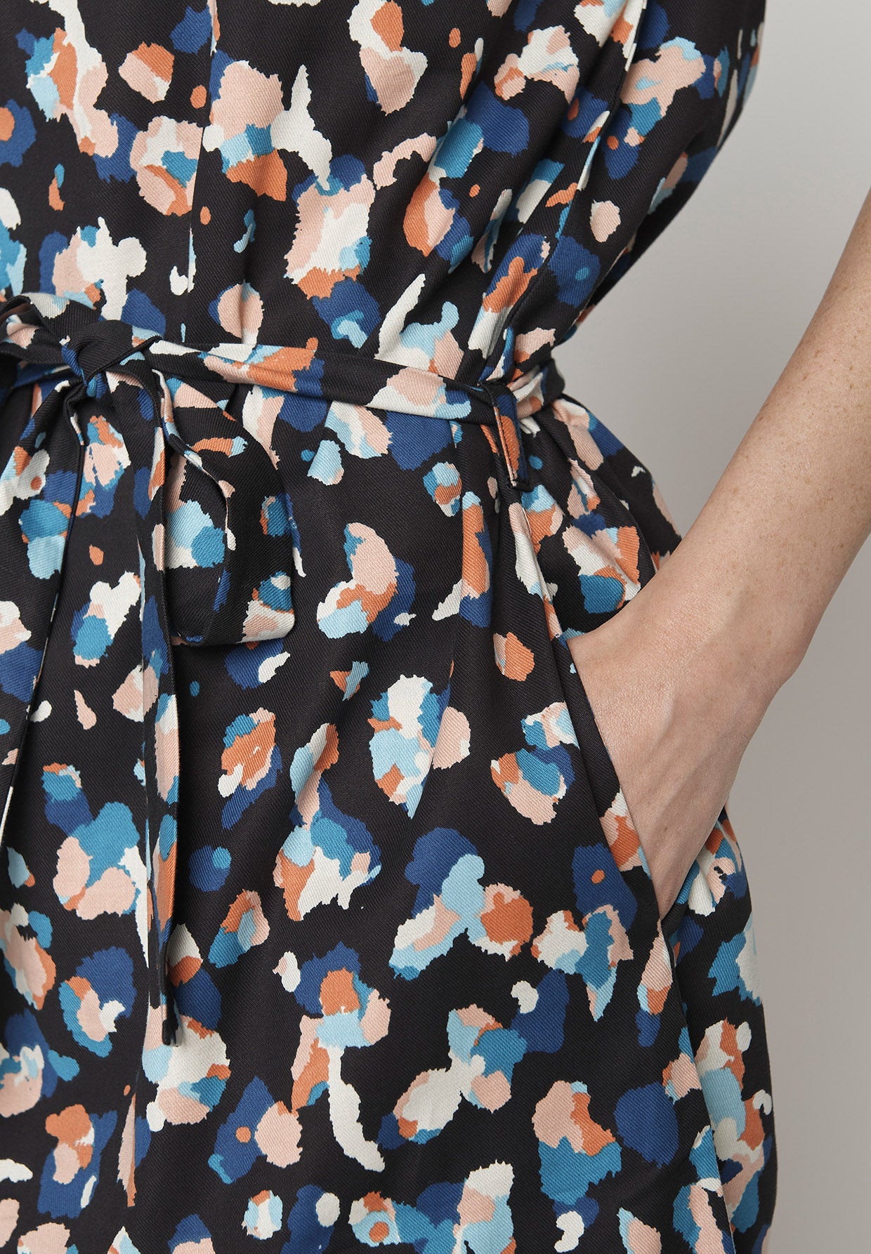 Color Blob: Elegantes Kleid aus LENZING™ ECOVERO™ Mix für Damen [8760]