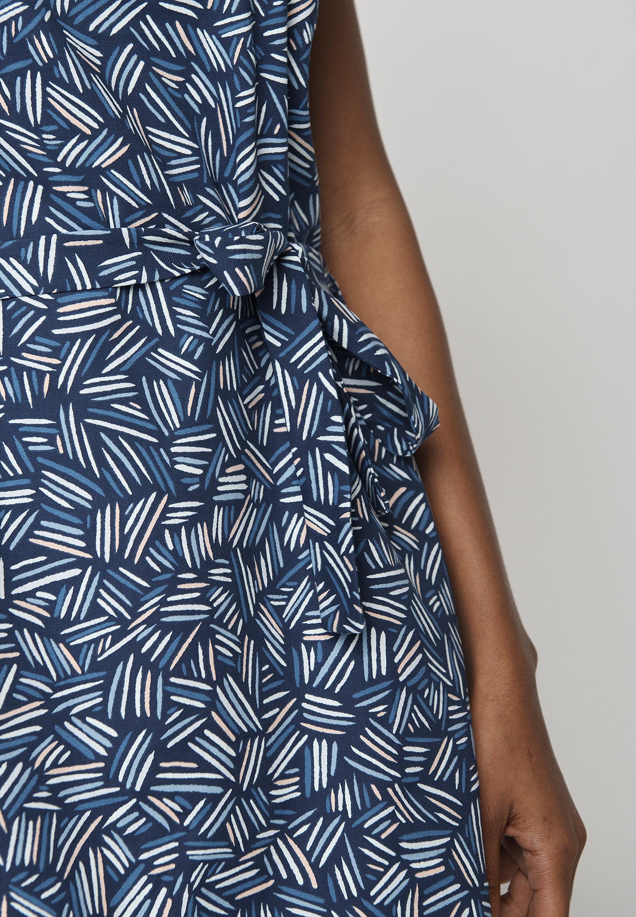 Rope Stroke: Elegantes Kleid aus LENZING™ ECOVERO™ Mix für Damen [8767]