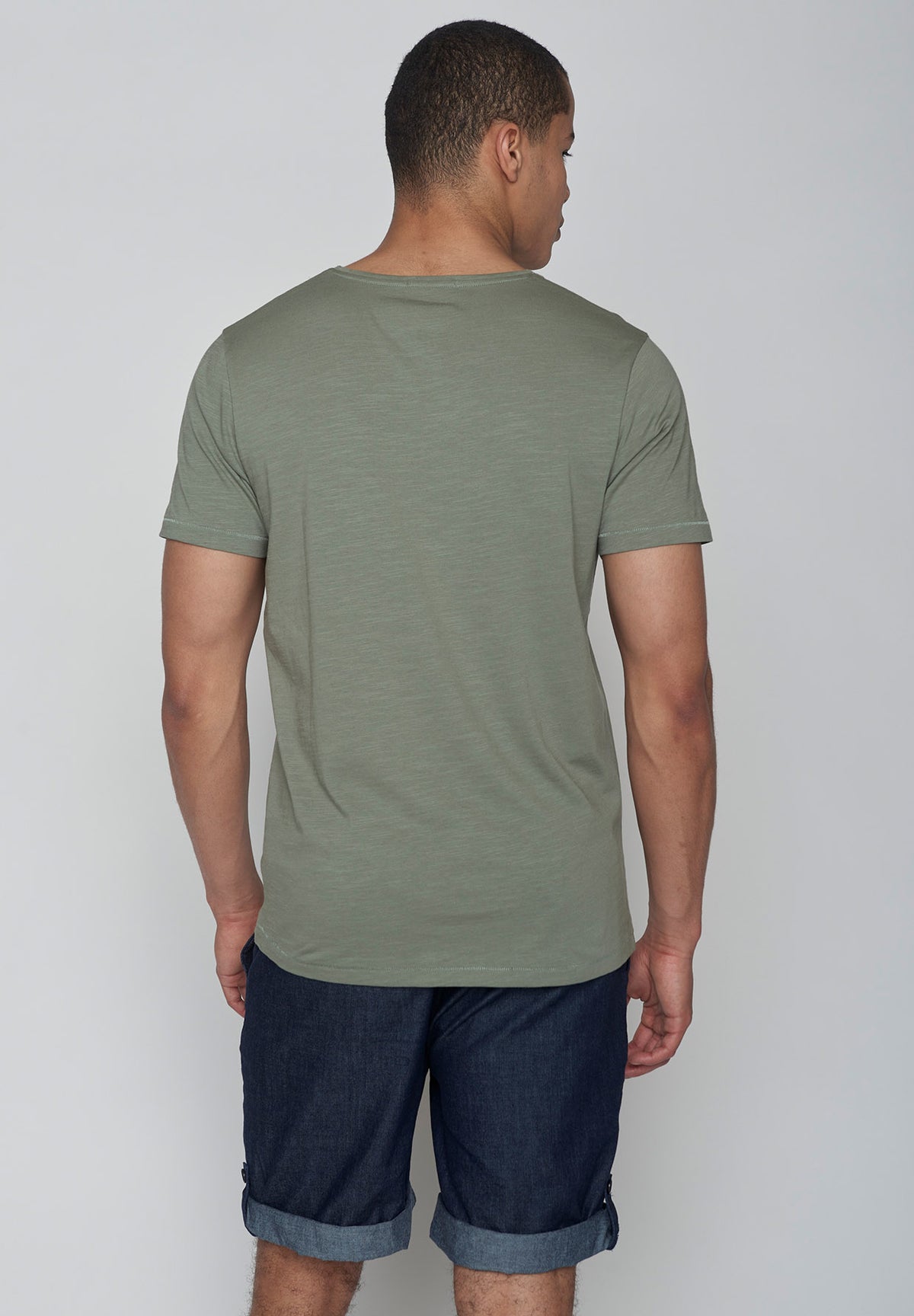 Olive: Sportliches T-Shirt aus Bio-Baumwolle für Herren [8800]