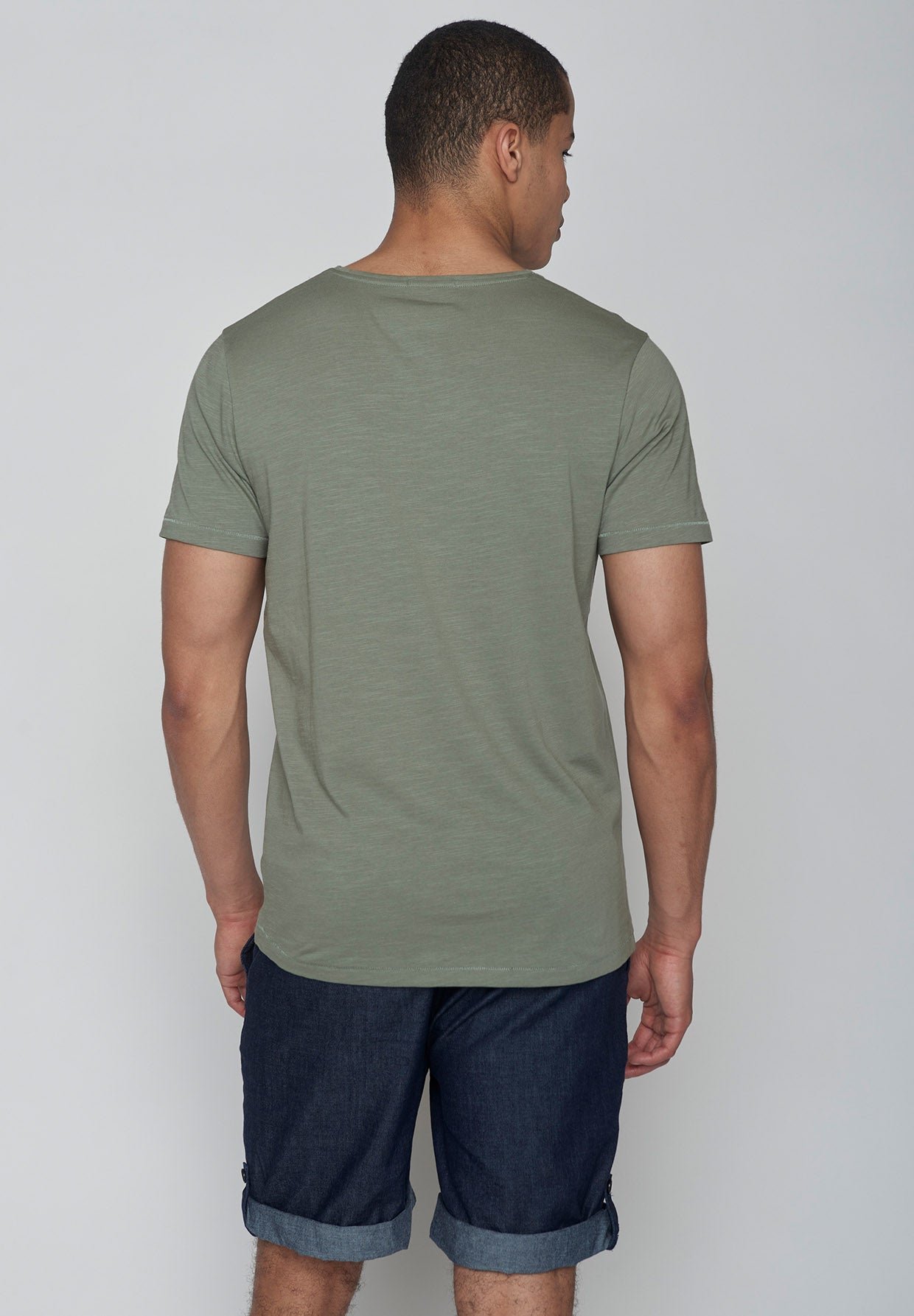 Olive: Sportliches T-Shirt aus Bio-Baumwolle für Herren [8800]