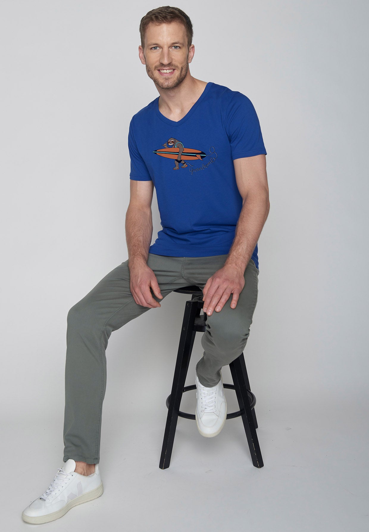 Space Blue: Lässiges T-Shirt aus Bio-Baumwolle für Herren [8856]