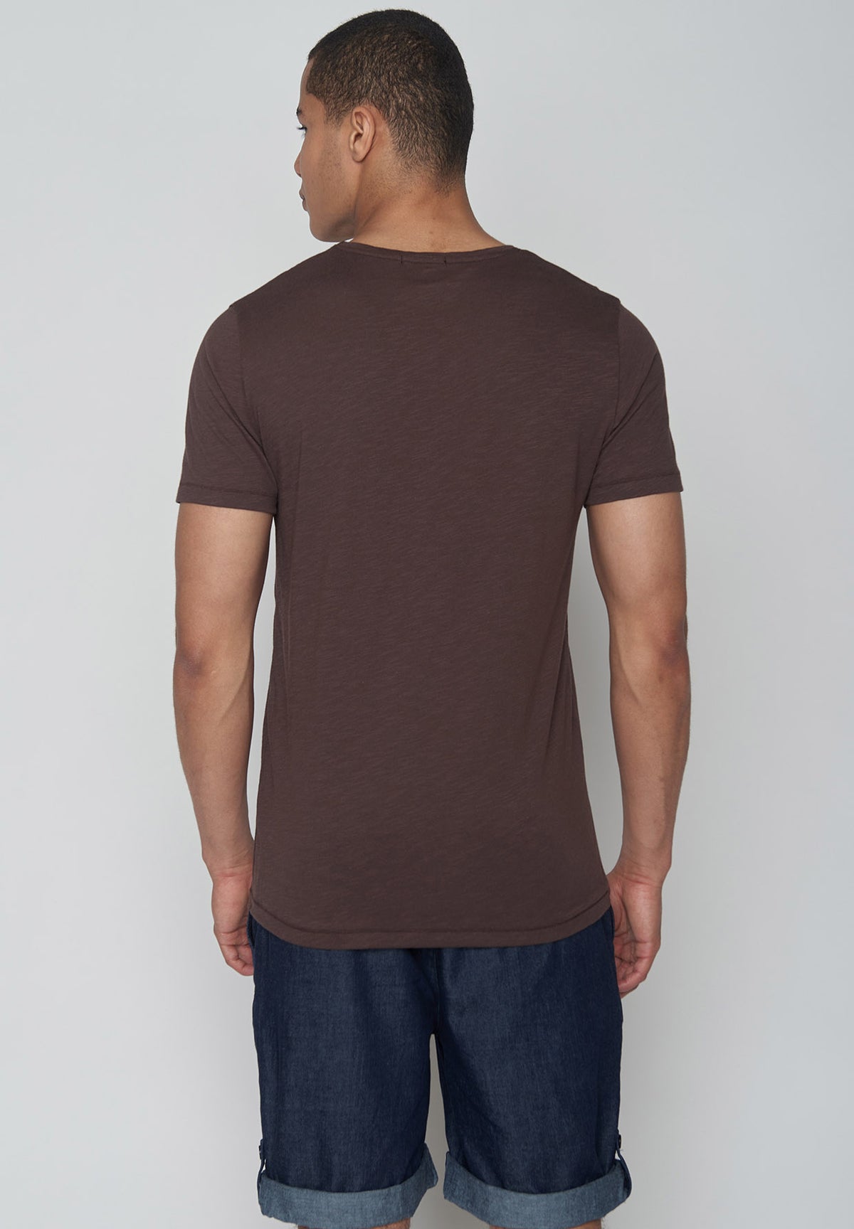 Dark Chocolate: Lässiges T-Shirt aus Bio-Baumwolle für Herren [8859]