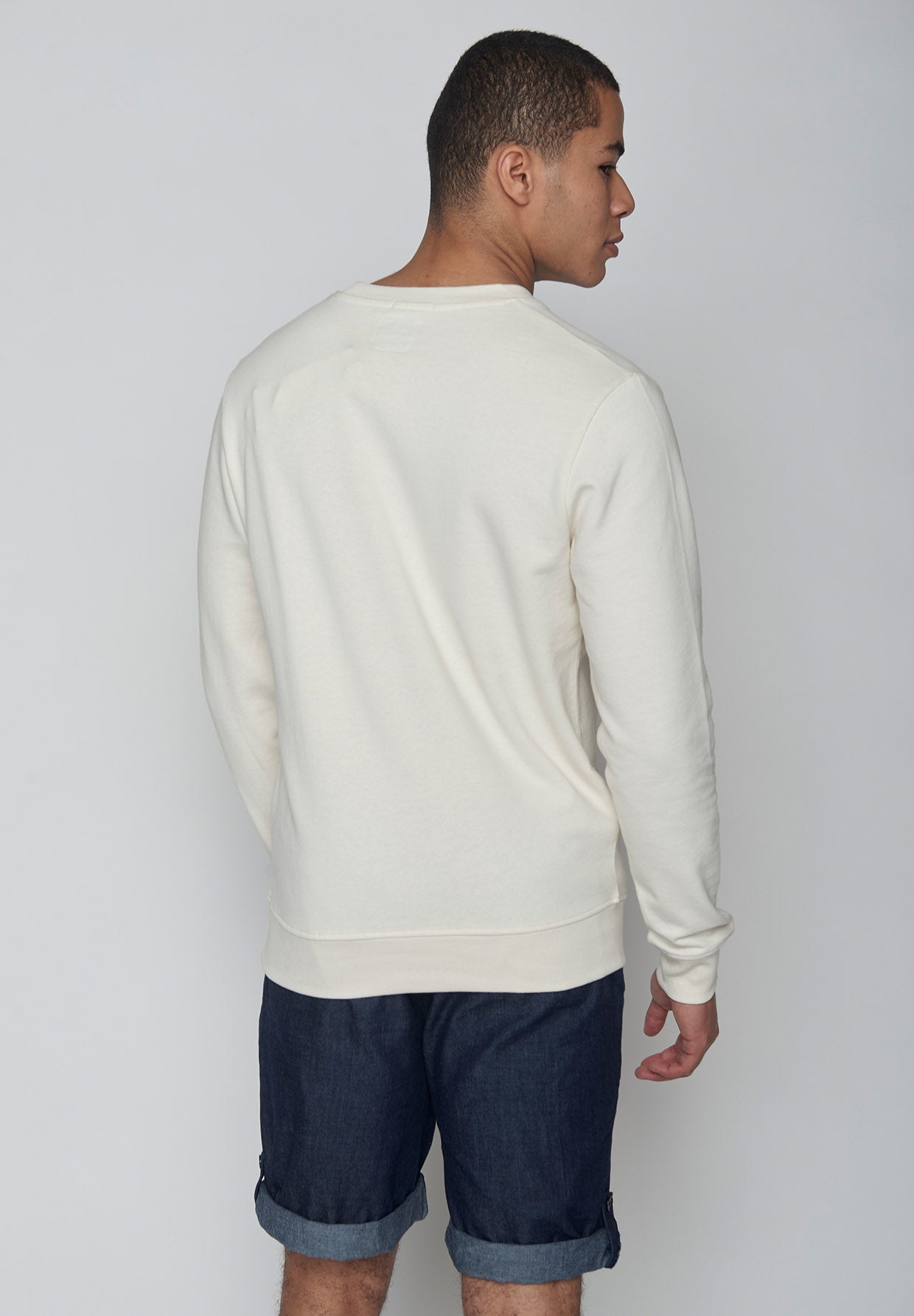 Creme White: Gemütliches Sweatshirt aus Bio-Baumwolle für Herren [8863]