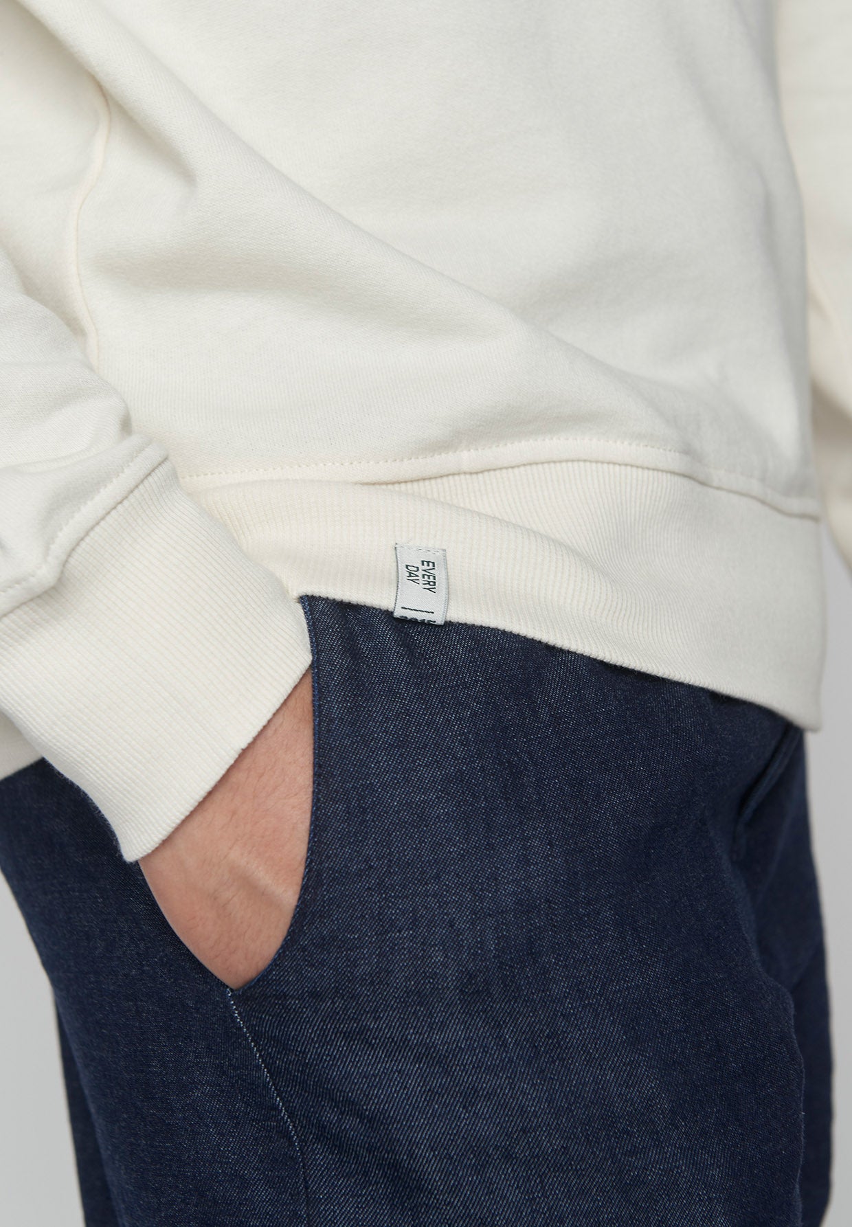 Creme White: Gemütliches Sweatshirt aus Bio-Baumwolle für Herren [8864]
