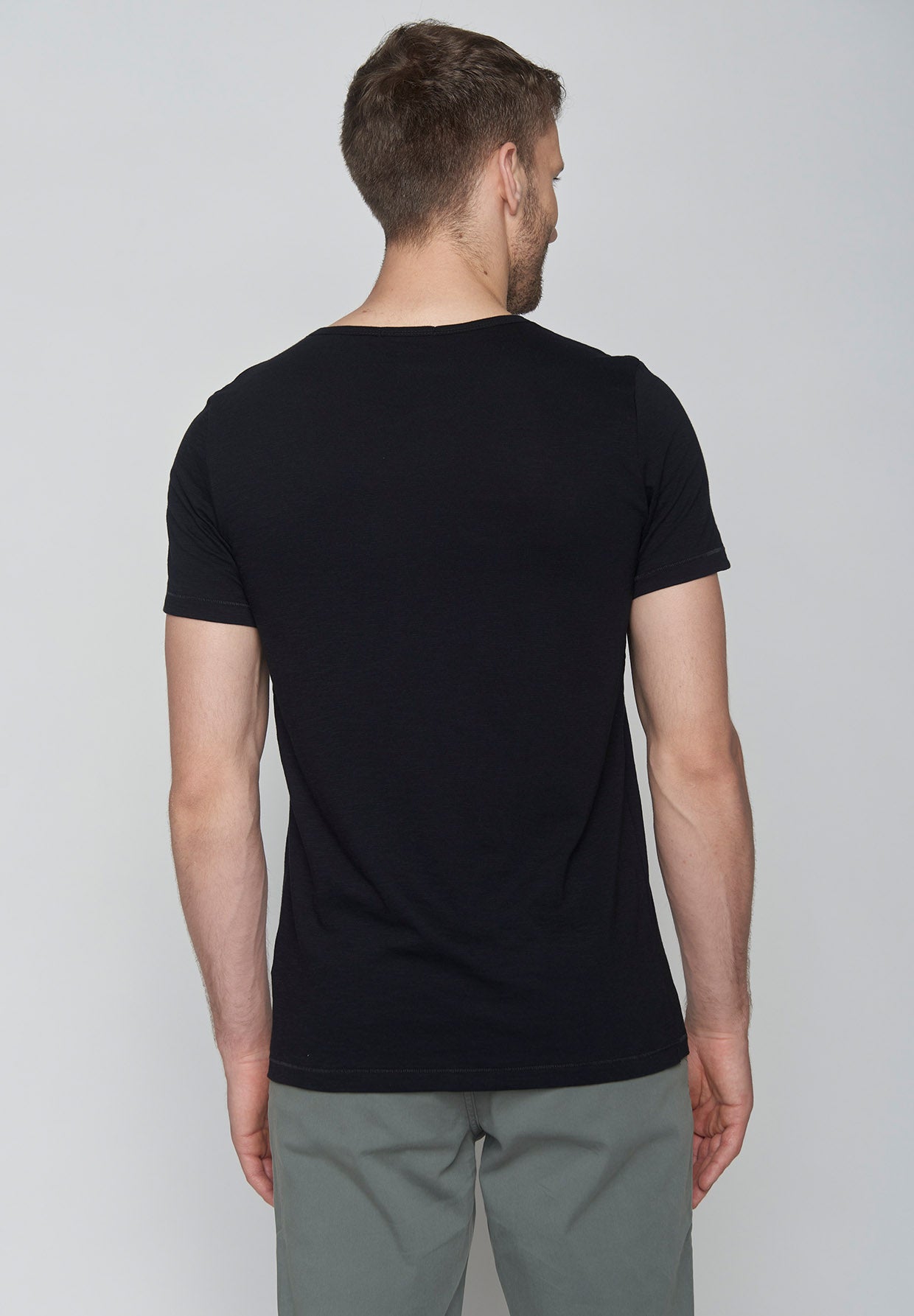 Black: Lässiges T-Shirt aus Bio-Baumwolle für Herren [8979]