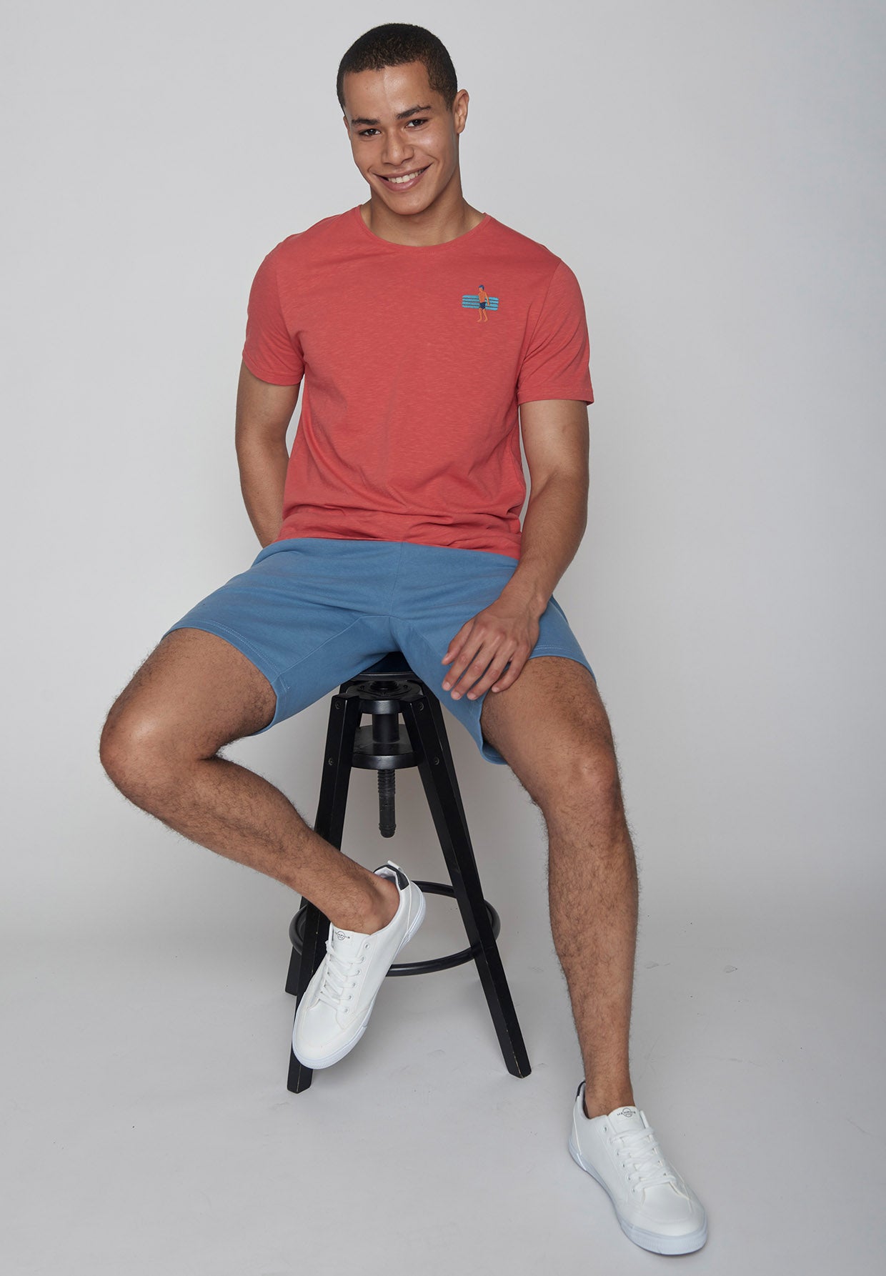 Sun Red: Lässiges T-Shirt aus Bio-Baumwolle für Herren [9094]