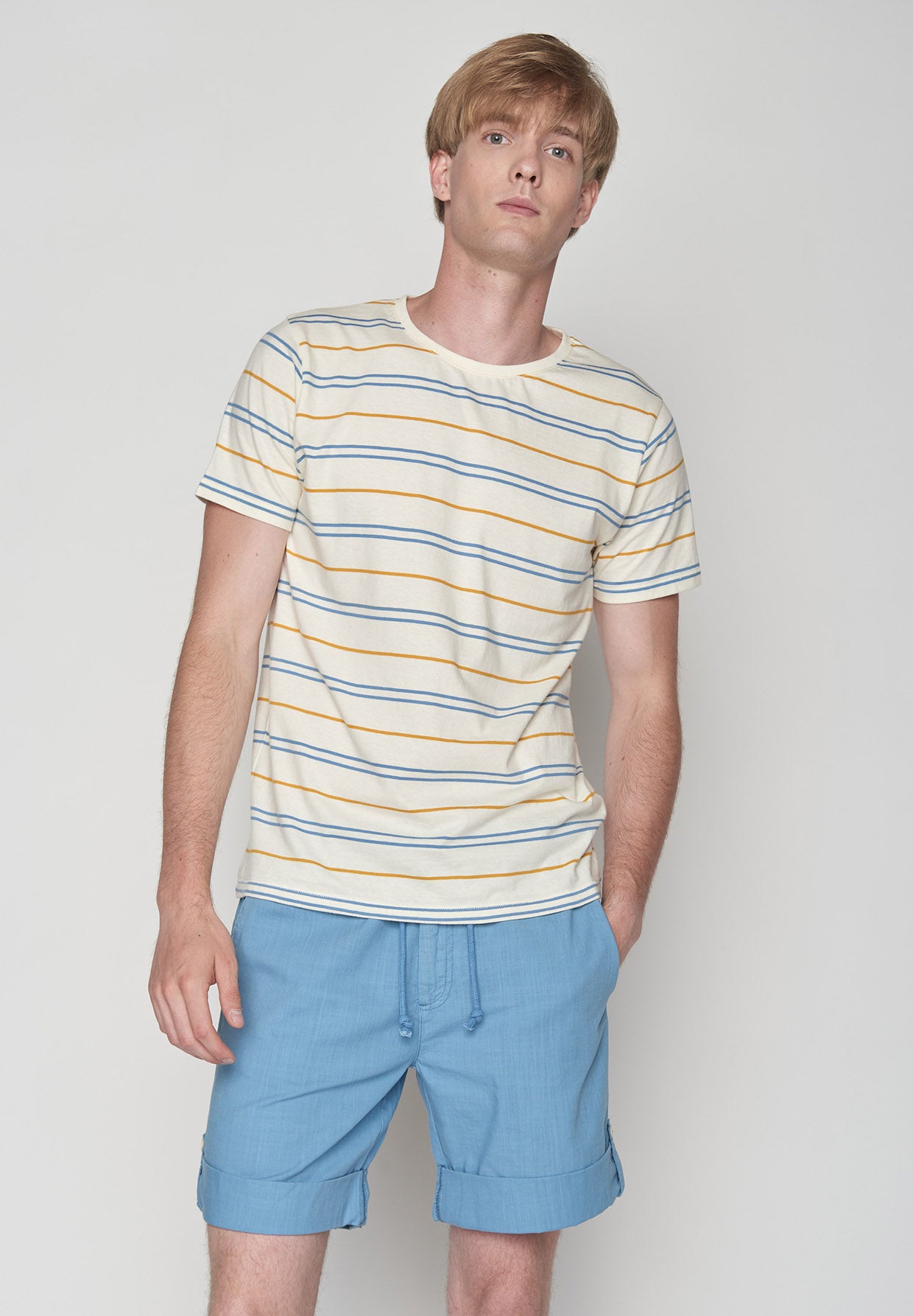 Creme Stripes: Lässiges T-Shirt aus Bio-Baumwolle für Herren [9363]