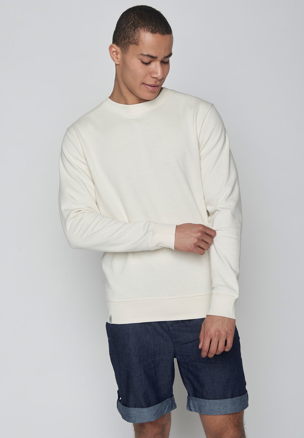 Creme White: Gemütliches Sweatshirt aus Bio-Baumwolle für Herren [9382]