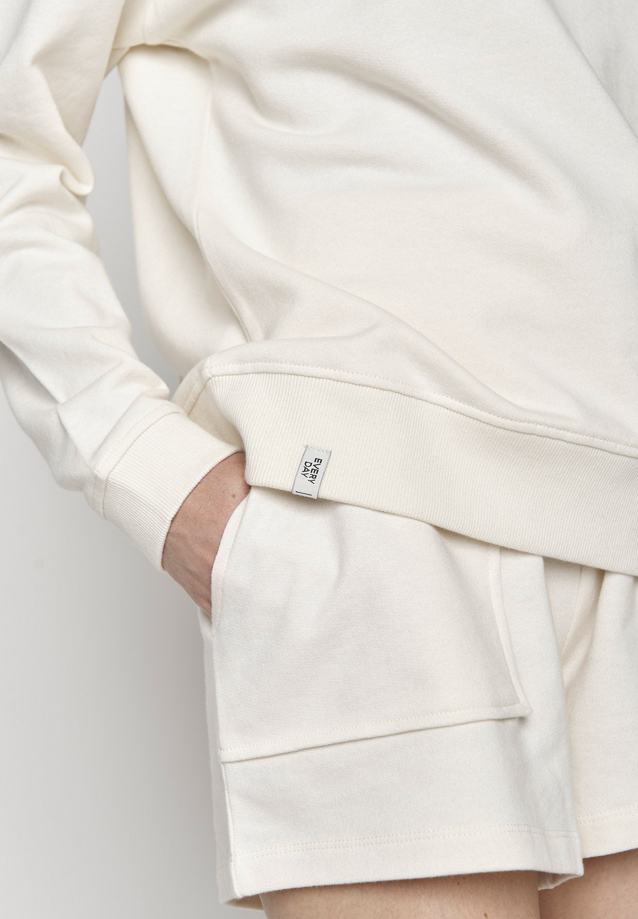 Creme White: Gemütliches Sweatshirt aus Bio-Baumwolle für Damen [9519]