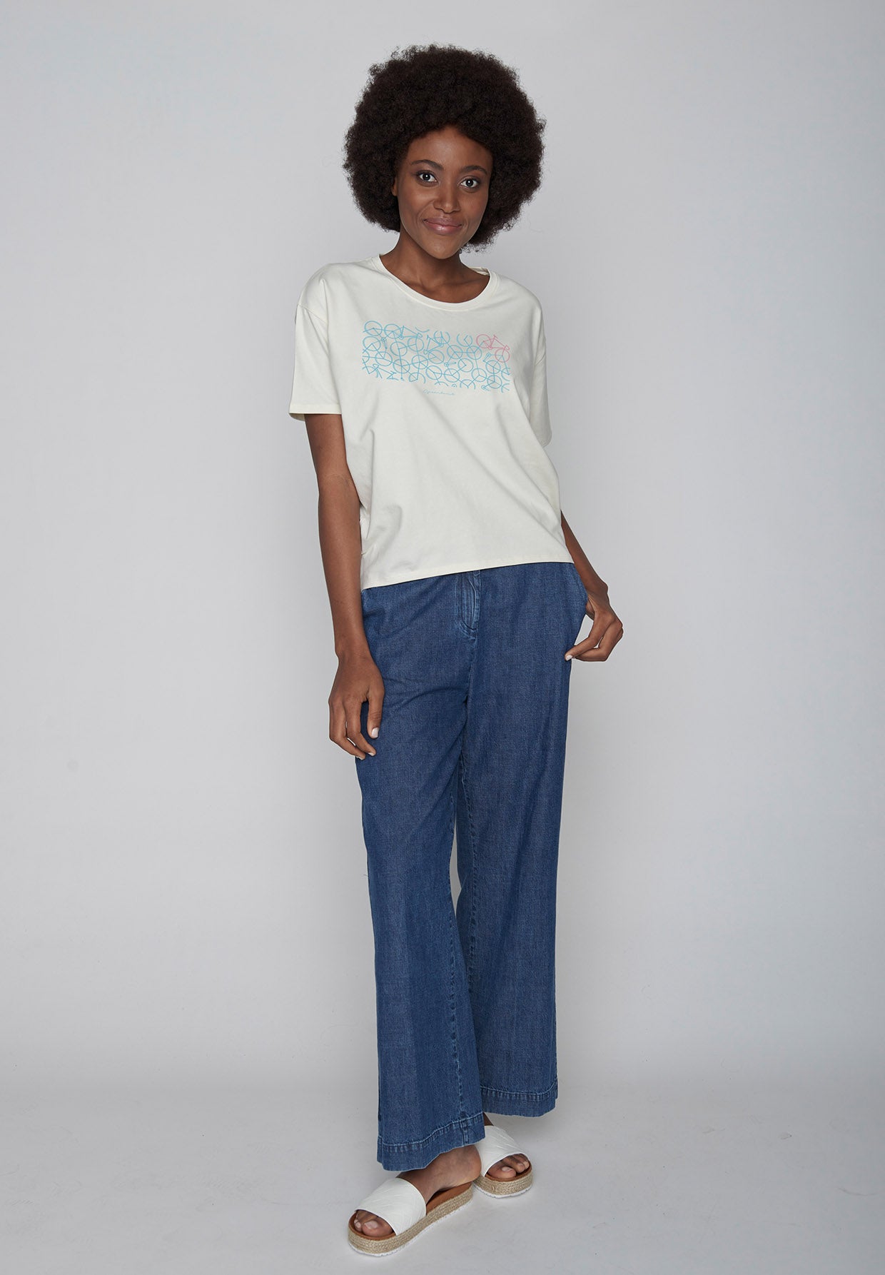 Creme White: Lässiges T-Shirt aus Bio-Baumwoll-Mix für Damen [9622]