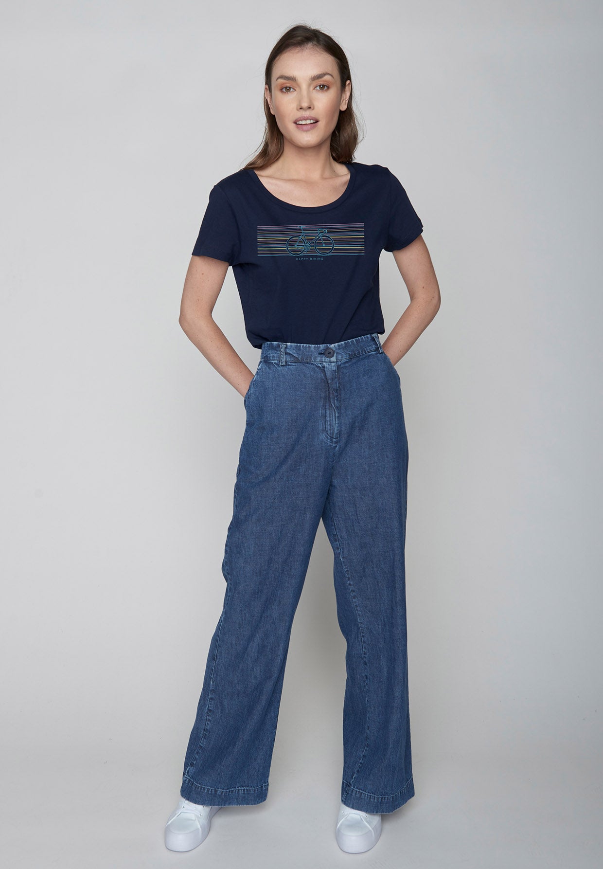 Dark Navy: Lässiges T-Shirt aus Bio-Baumwolle für Damen [9669]