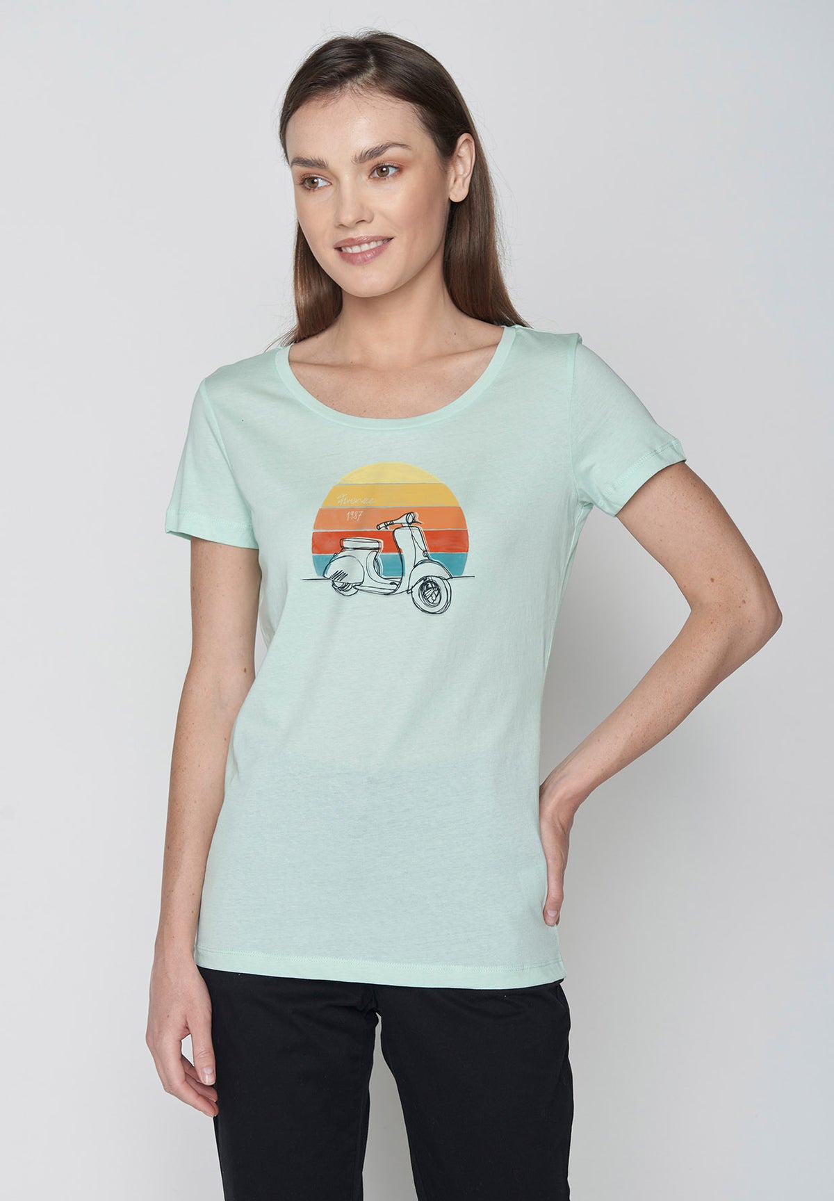 Spring Green: Lässiges T-Shirt aus Bio-Baumwolle für Damen [9754]