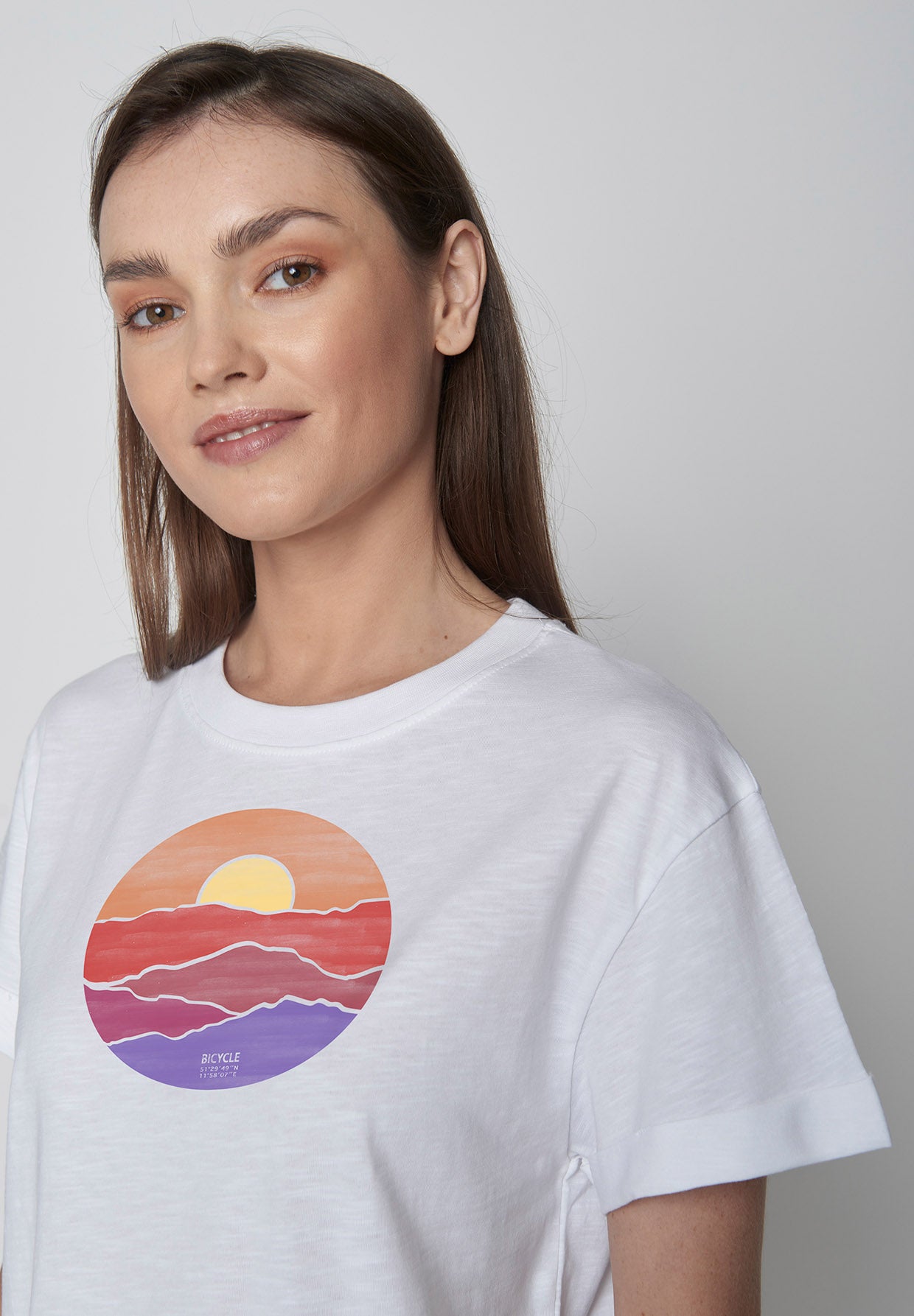 White: Lässiges T-Shirt aus Bio-Baumwolle für Damen [9833]